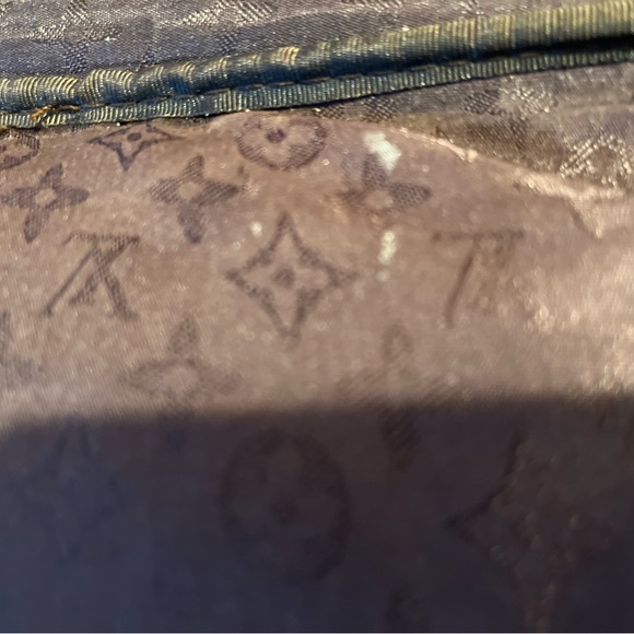 Authentic vintage Louis Vuitton rolling suitcase - Picture 9 of 16